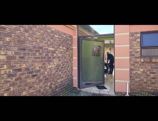 3 BEDROOM HOUSE FOR SALE IN BRACKENHURST